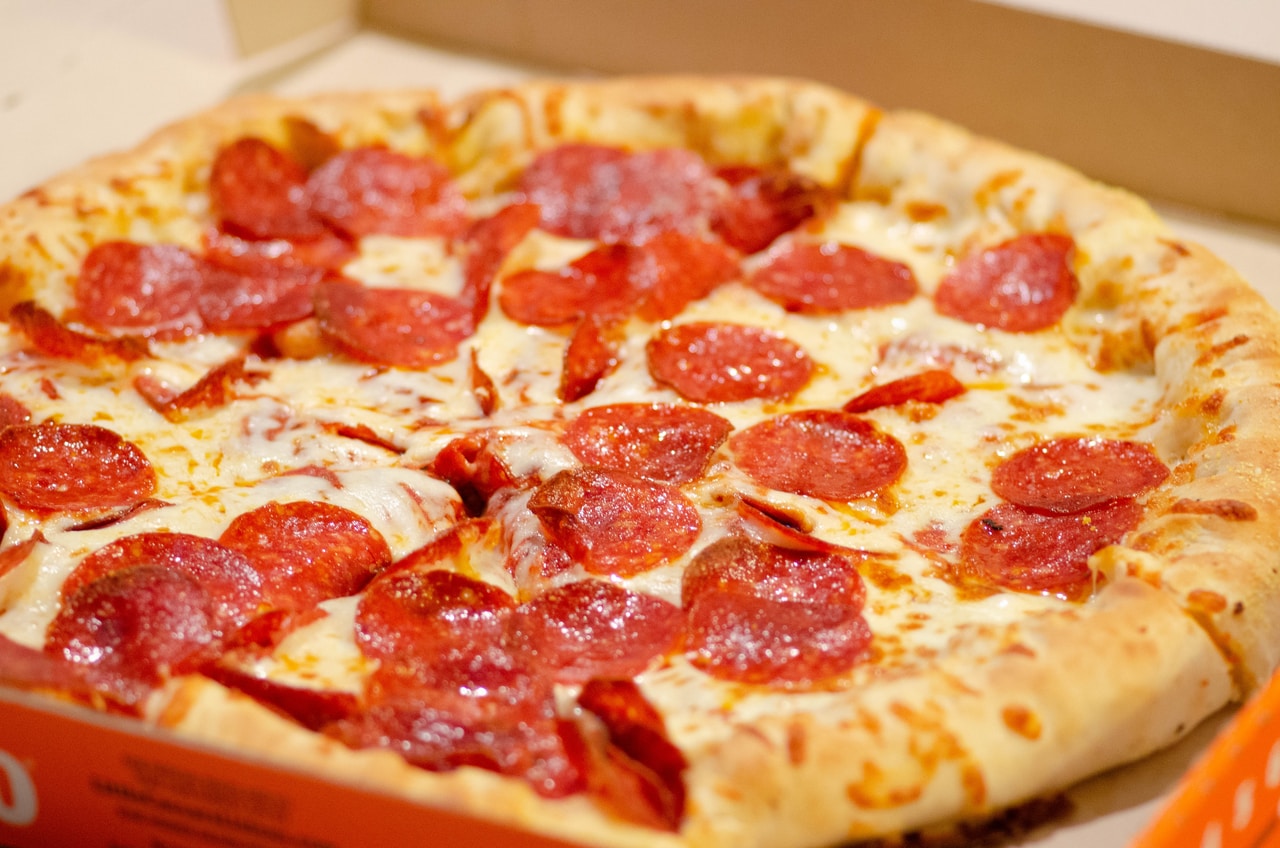 Różne warianty najpopularniejszej potrawy na świecie – jaką pizzę z dostawą lub na wynos wybrać? - Zdjęcie główne