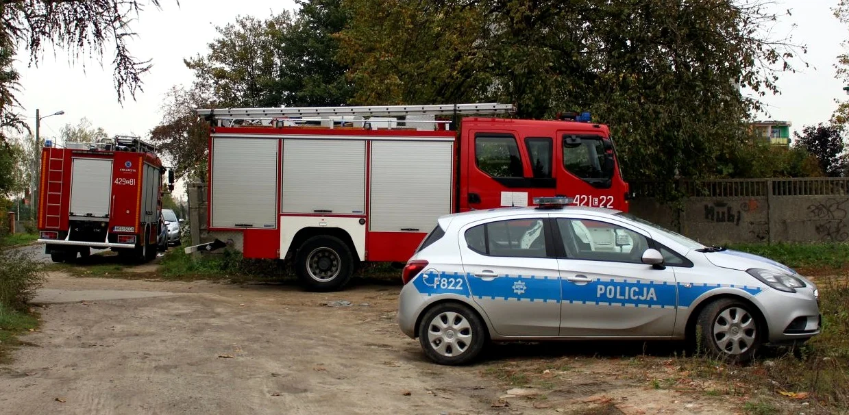 Tragedia w powiecie kutnowskim. W jednym z mieszkań strażacy i policjanci znaleźli zwłoki - Zdjęcie główne