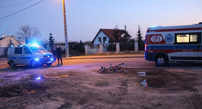 Potrącił rowerzystę, porzucił samochód i uciekł: policja już go złapała - Zdjęcie główne
