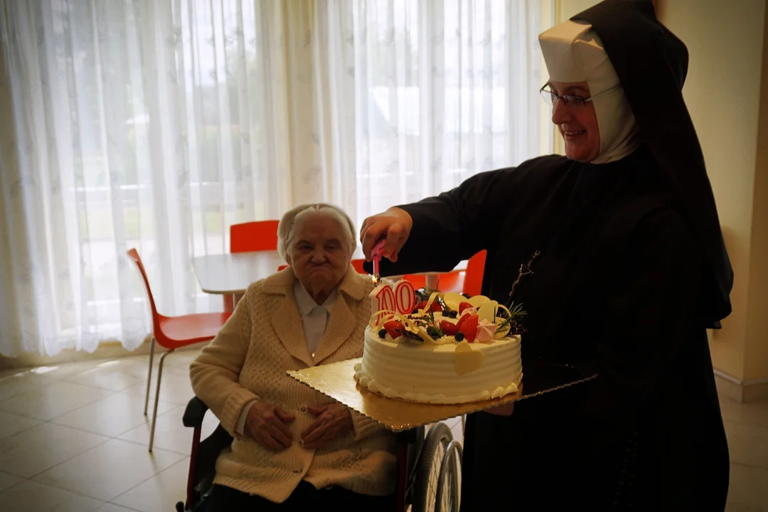 Pani Krystyna z Kutna skończyła 100 lat! [ZDJĘCIA] - Zdjęcie główne