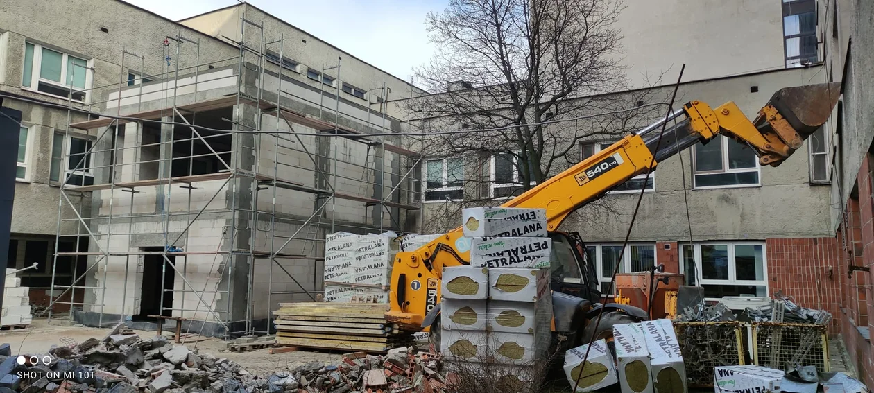 Trwa remont OIOM-u w kutnowskim szpitalu. Co dzieje się na placu budowy? [ZDJĘCIA] - Zdjęcie główne