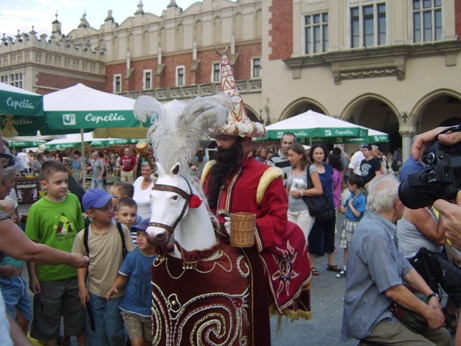 Kutnowscy twórcy ludowi wystawiali „rzeźbę kutnowską” w Krakowie - Zdjęcie główne