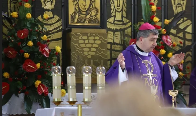Biskup: "Kościoła nie stać na lekcje religii organizowane w parafiach" - Zdjęcie główne