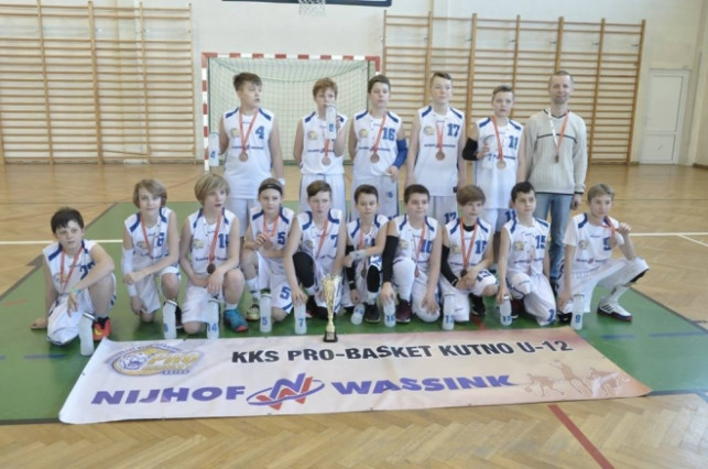 Żaki KKS Pro-Basket Nijhof Wassink Kutno na trzecim miejscu w województwie  - Zdjęcie główne