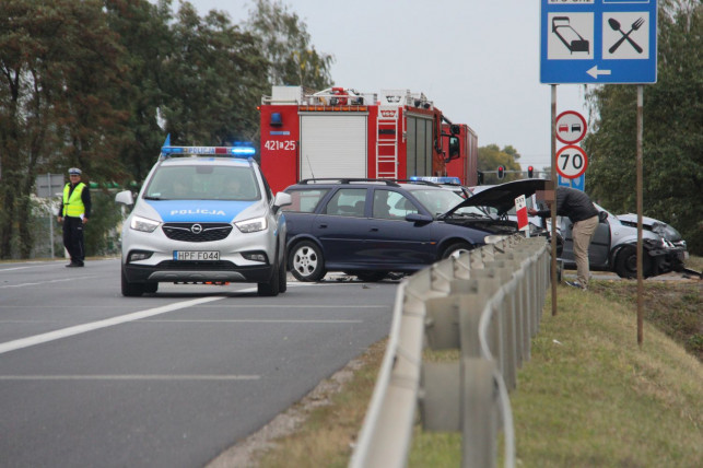 Groźnie na Sklęczkowskiej: zderzyły się 2 auta - Zdjęcie główne