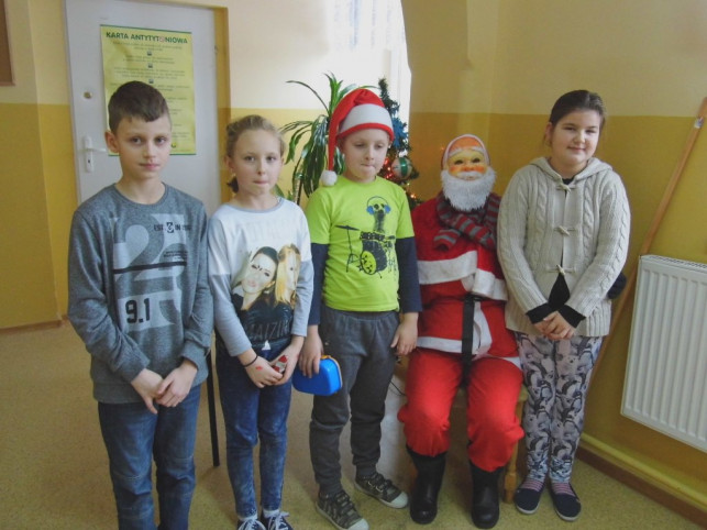 Święty Mikołaj w SP we Wroczynach - Zdjęcie główne