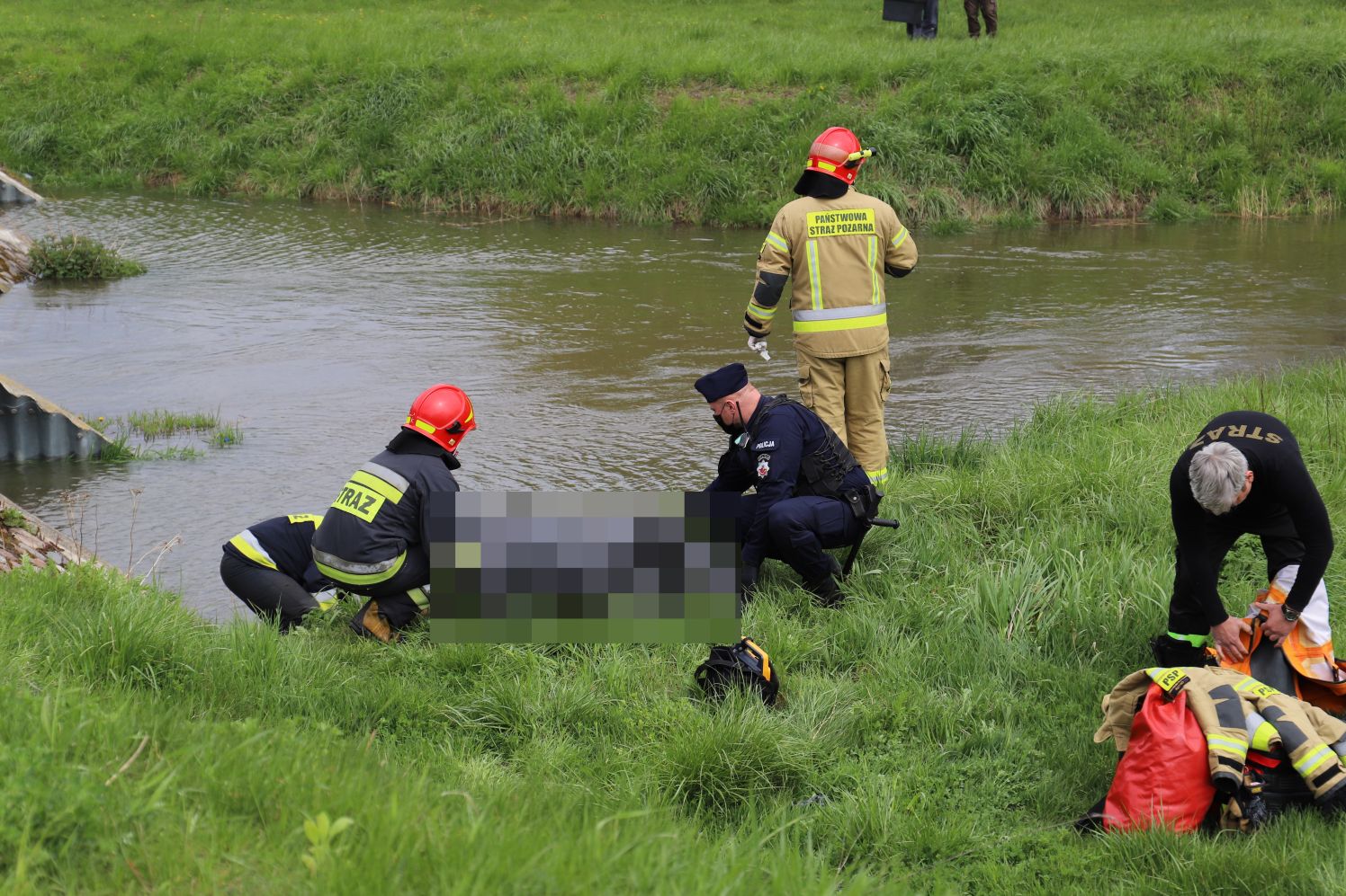 Z kutnowskiej rzeki wyłowiono ciało. Policja komentuje tragiczne odkrycie [ZDJĘCIA] - Zdjęcie główne