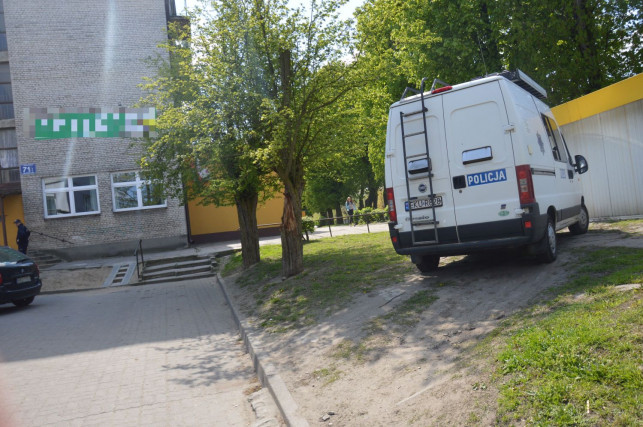 Zwłoki w piwnicy! Dramatyczne odkrycie w Żychlinie - Zdjęcie główne
