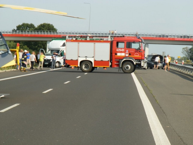 Wypadek na autostradzie. Ranni w szpitalach w Kutnie i Łęczycy - Zdjęcie główne
