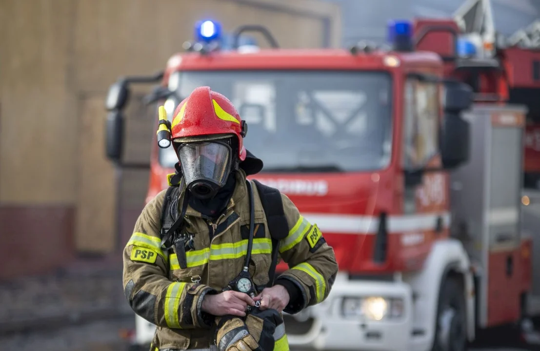 Pożar na kutnowskiej strefie, ewakuowano pracowników - Zdjęcie główne