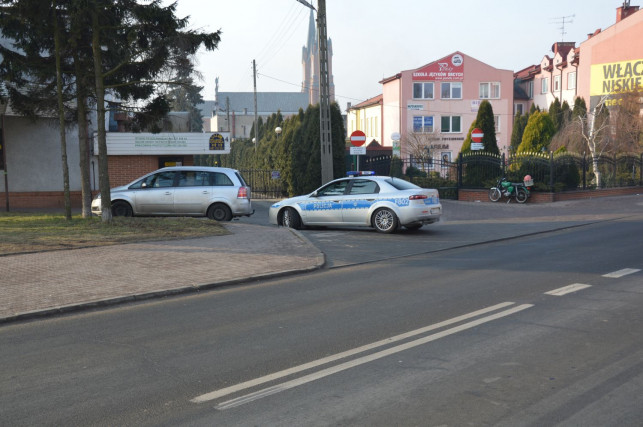  Nieforunne zdarzenie na Oporowskiej. Motorowerzysta trafił do szpitala - Zdjęcie główne