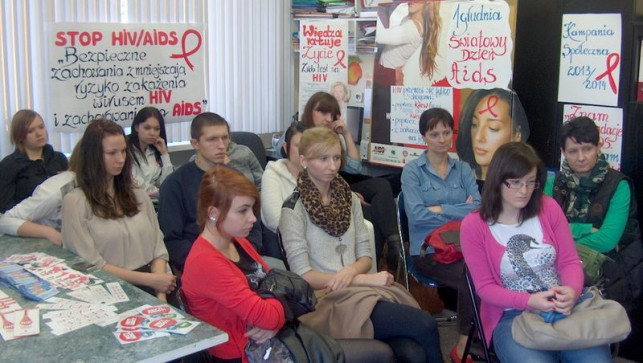 Spotkanie z uczniami dotyczące AIDS - Zdjęcie główne