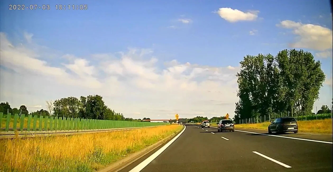 "Popis" kierowcy BMW na autostradzie pod Kutnem. Dzięki nagraniu wpadł w ręce policji [WIDEO] - Zdjęcie główne