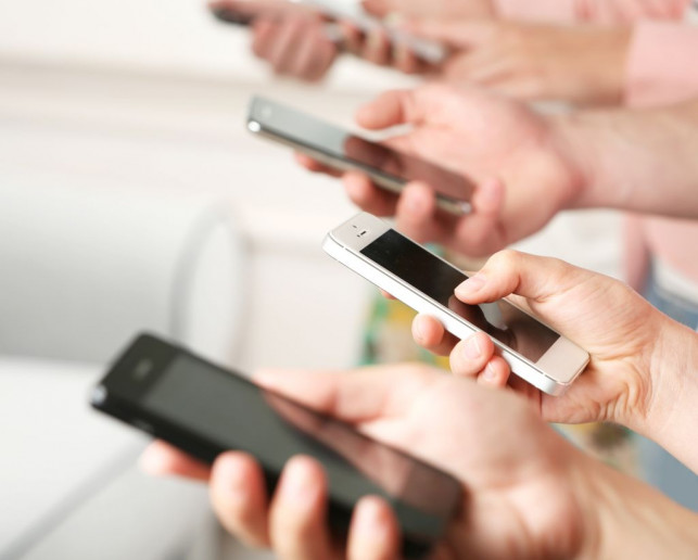 Smartfon dla seniora - jaki wybrać? - Zdjęcie główne