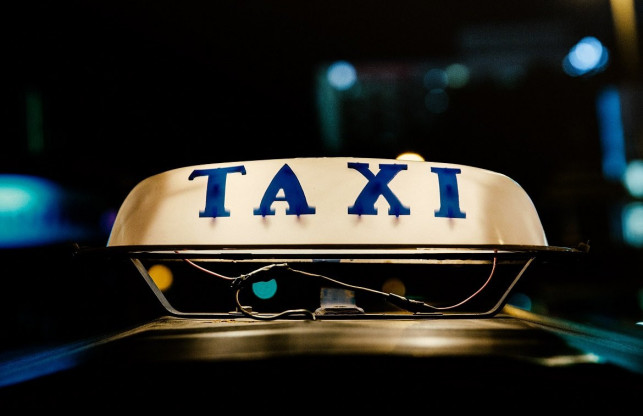 Jakie zasady savoir-vivre obowiązują podczas kursu taxi? - Zdjęcie główne