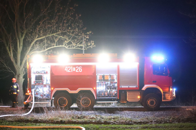Duży pożar w Łęczycy, kilka osób rannych! Jedna z nich w kutnowskim szpitalu - Zdjęcie główne