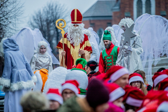 [WIDEO/ZDJĘCIA] Tłumy kutnian na świątecznej paradzie. Wigilia Miejska trwa w najlepsze! - Zdjęcie główne