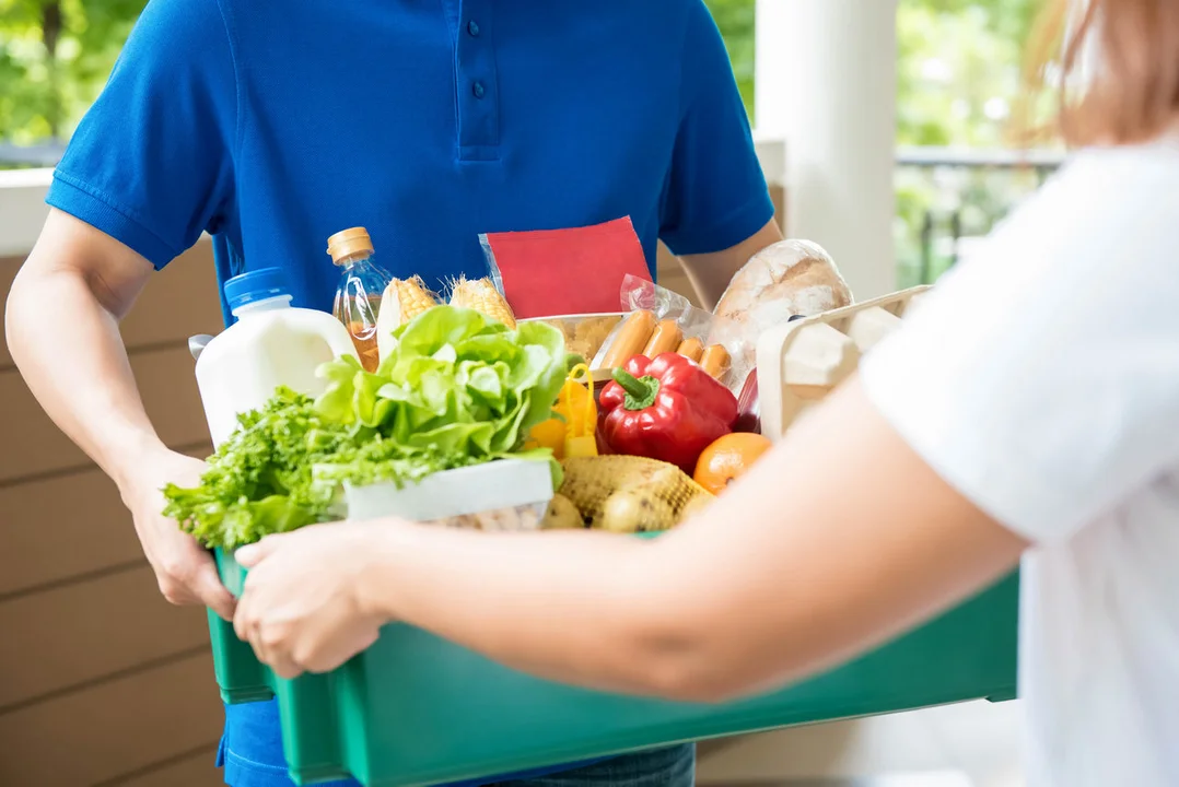 Zakupy spożywcze z dostawą do domu – świetny sposób na oszczędzanie czasu z InPost Fresh - Zdjęcie główne