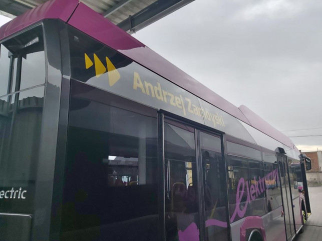 [ZDJĘCIA] Kolejne elektryczne autobusy w Kutnie! Noszą wyjątkowe imiona - Zdjęcie główne