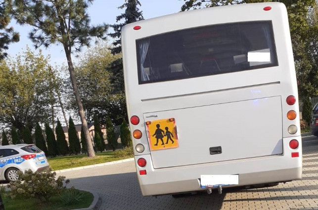 [FOTO] Pijany wiózł autobusem dzieci do szkoły! Ich opiekun... także ''pod wpływem''! - Zdjęcie główne