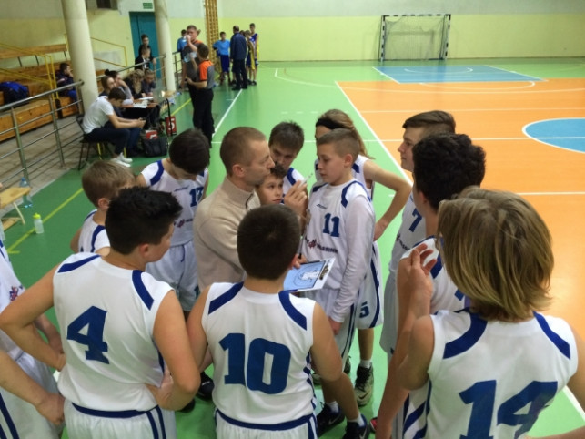 Przegrana Młodzików KKS Pro-Basket Nijhof Wassink Kutno ze Skierniewicami - Zdjęcie główne