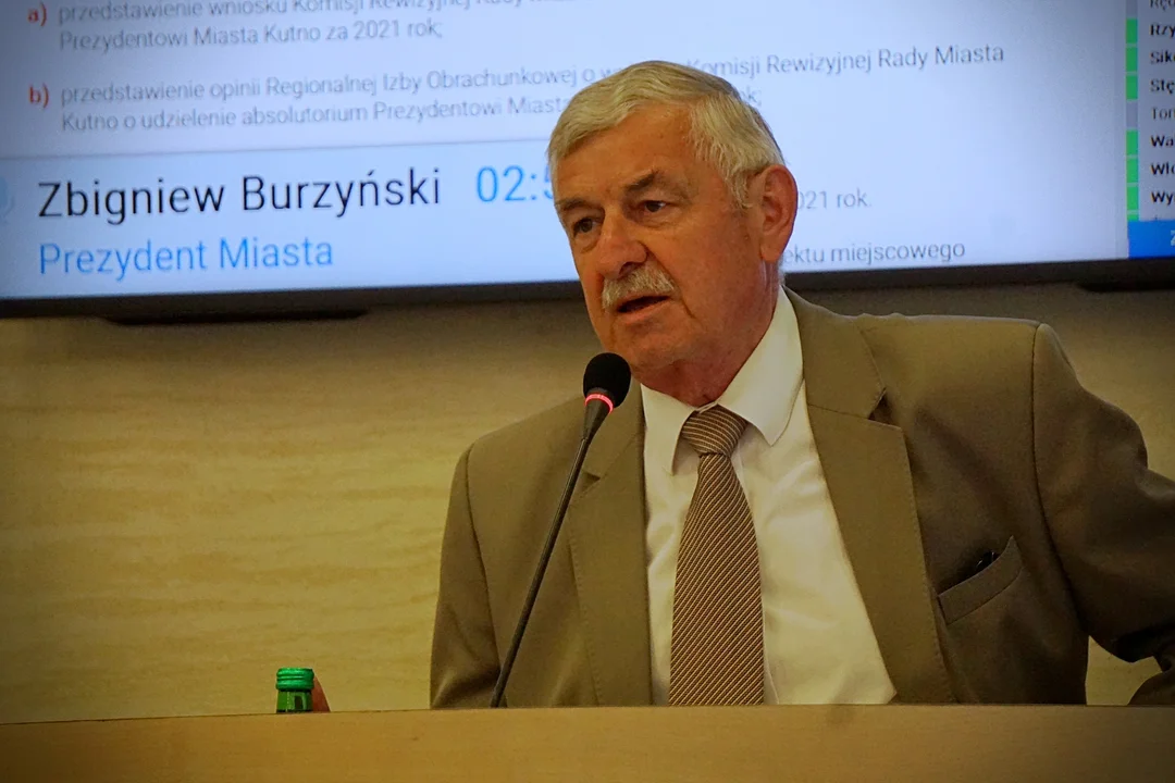 Prezydent Burzyński z absolutorium za 2021 rok. Przeciw tylko radni PiS [ZDJĘCIA] - Zdjęcie główne