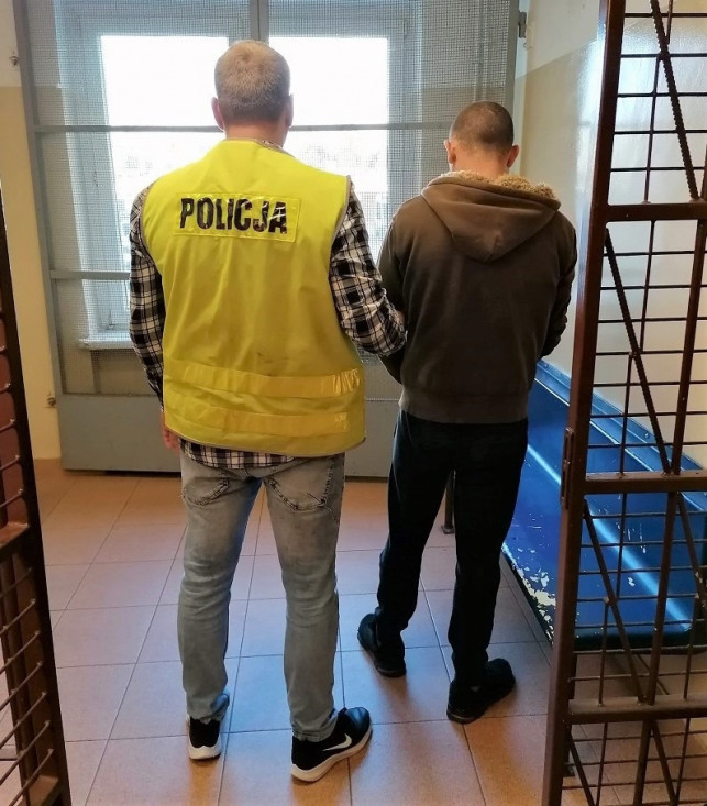 [FOTO] Żychlińska policja złapała mołdawskiego złodzieja. Włamał się do motelu - Zdjęcie główne
