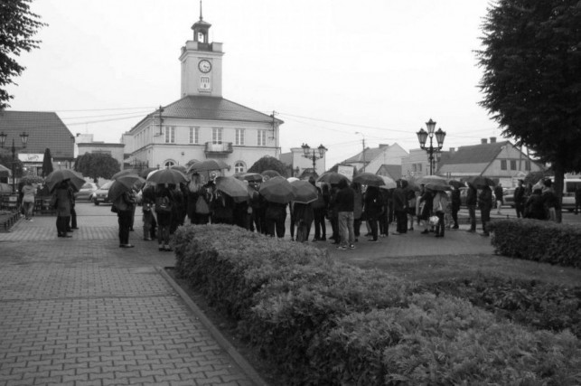 Czarny protest w Gostyninie, w Kutnie tylko kilka osób przyszło wyrazić sprzeciw - Zdjęcie główne