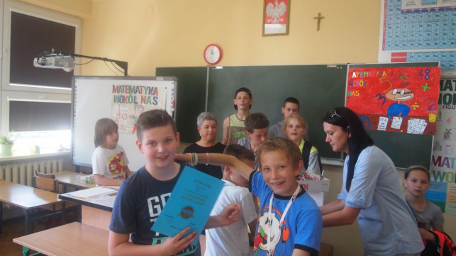 Dzieci z Dąbrowic "Żyją bezpiecznie, trzeźwo i zdrowo". - Zdjęcie główne