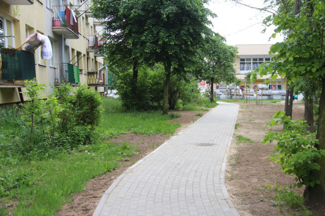 Echa naszych publikacji: Radio Łódź zajęło się „uciążliwym chodnikiem” - Zdjęcie główne