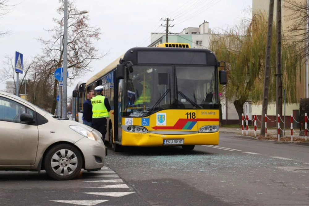 Pijany kierowca wjechał w autobus MZK - Zdjęcie główne