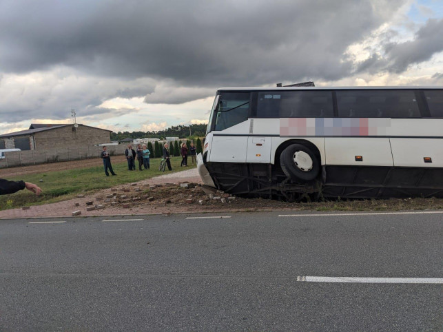 [ZDJĘCIA] Wypadek kutnowskiego autobusu! Kilka osób poszkodowanych - Zdjęcie główne