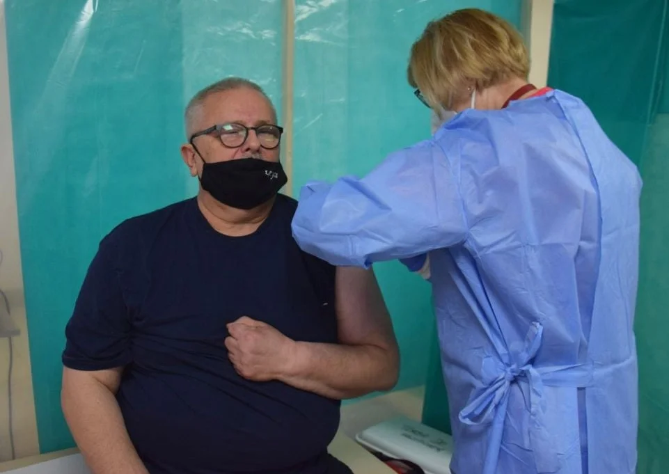 Burmistrz Łęczycy zachęca do szczepień: „Są najskuteczniejszą bronią w walce z ciężkim przebiegiem choroby”  - Zdjęcie główne