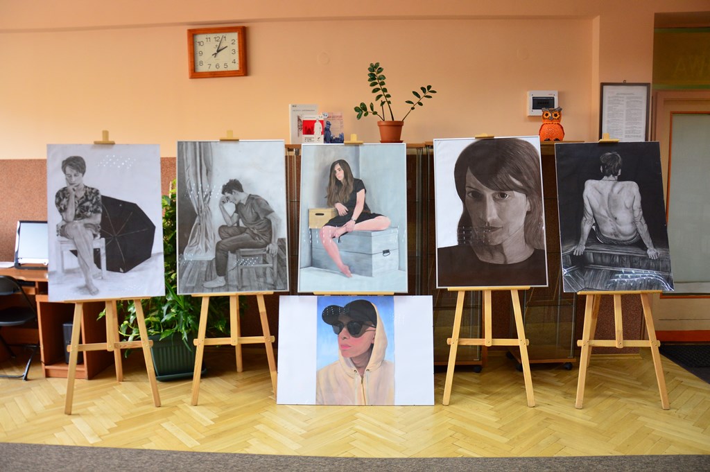 Wystawa prac Izabeli Stańczyk – uzdolnionej łęczycanki z pasją do malowania - Zdjęcie główne