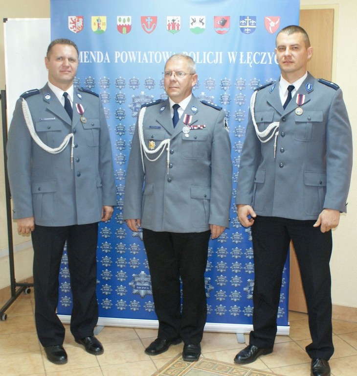 Odznaka "Zasłużony Policjant" dla policjantów z Łęczycy - Zdjęcie główne