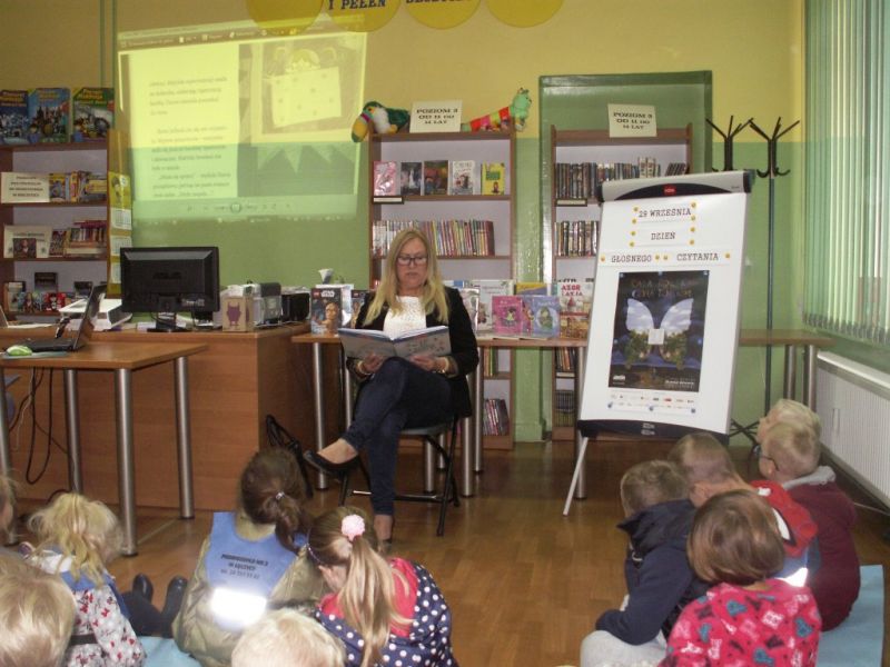 Dzień Głośnego Czytania w Bibliotece dla Dzieci  - Zdjęcie główne