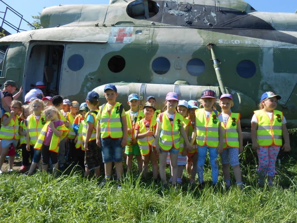 Dzieci z Przedszkola nr 1 zwiedziły jednostkę wojskową [ZDJĘCIA] - Zdjęcie główne