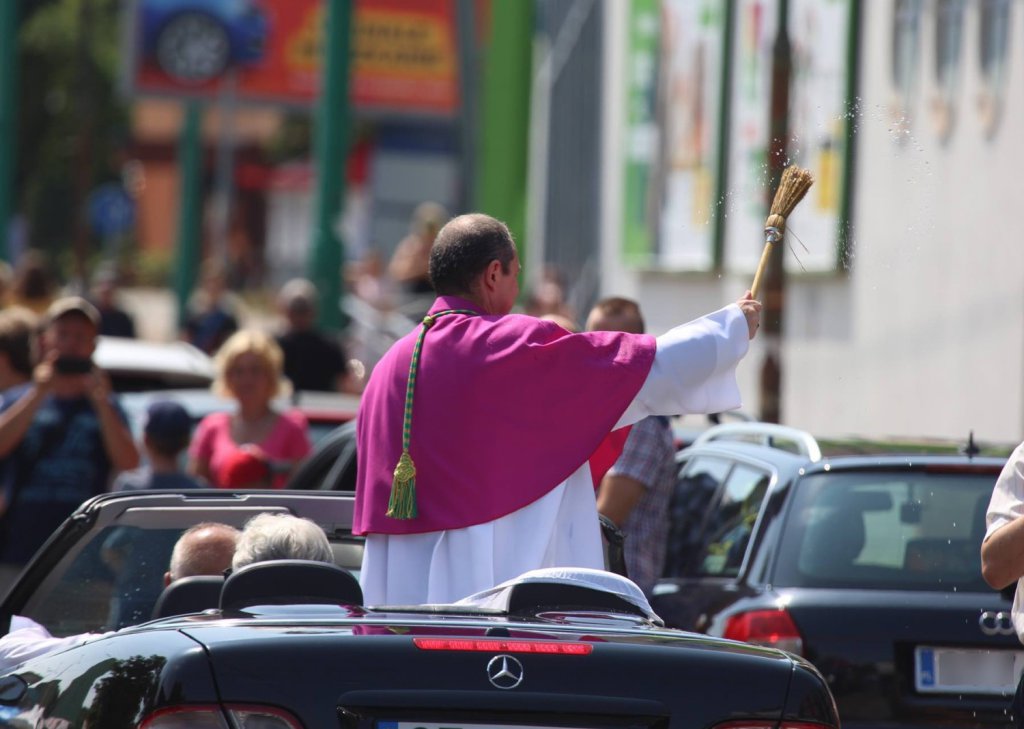 Święcenie pokarmów: Ksiądz przejedzie obok domów i pobłogosławi z samochodu - Zdjęcie główne