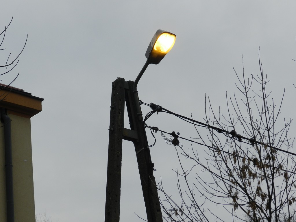 Awaria lamp na ul. Szkolnej i alejach Jana Pawła II - Zdjęcie główne