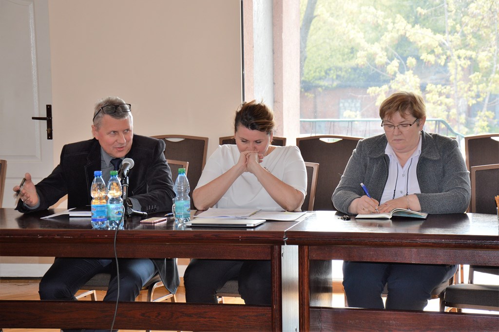 Andrzej Rokicki opowiada o stłuczce urzędowego auta: „Kierowca zaproponował podwózkę” - Zdjęcie główne