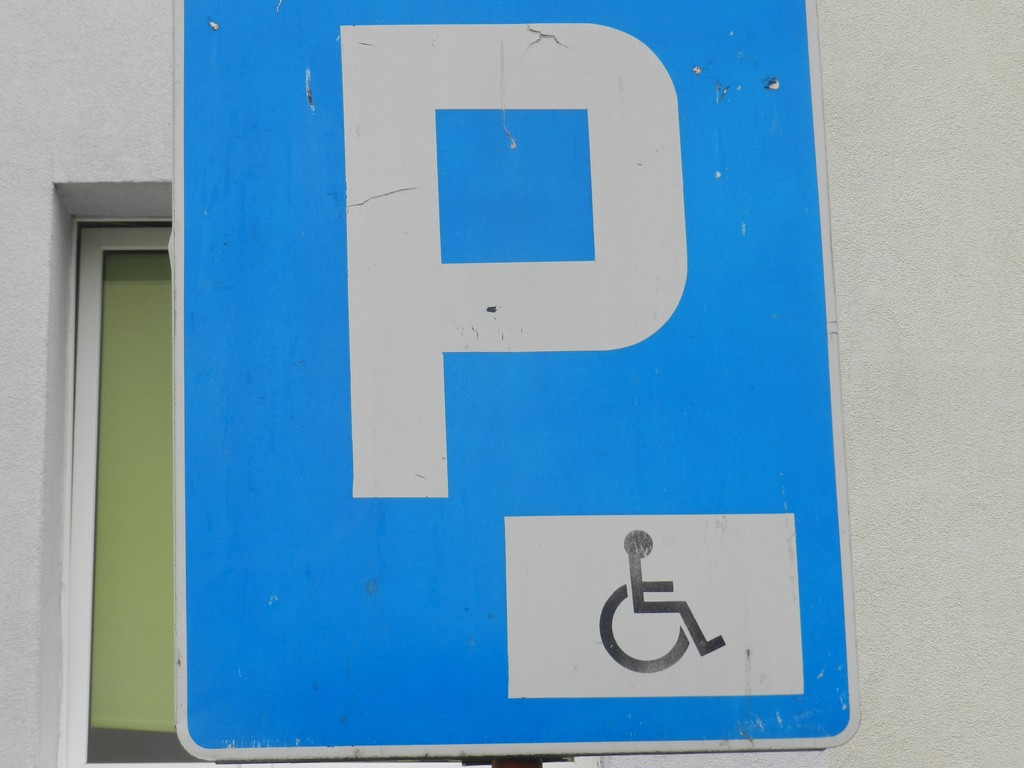 Zakaz parkowania w związku z remontem stacji trafo - Zdjęcie główne