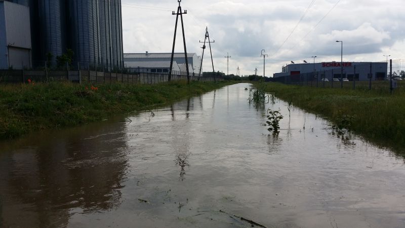 Zespół Zarządzania Kryzysowego minimalizuje skutki ulewy na terenie Łęczycy - Zdjęcie główne