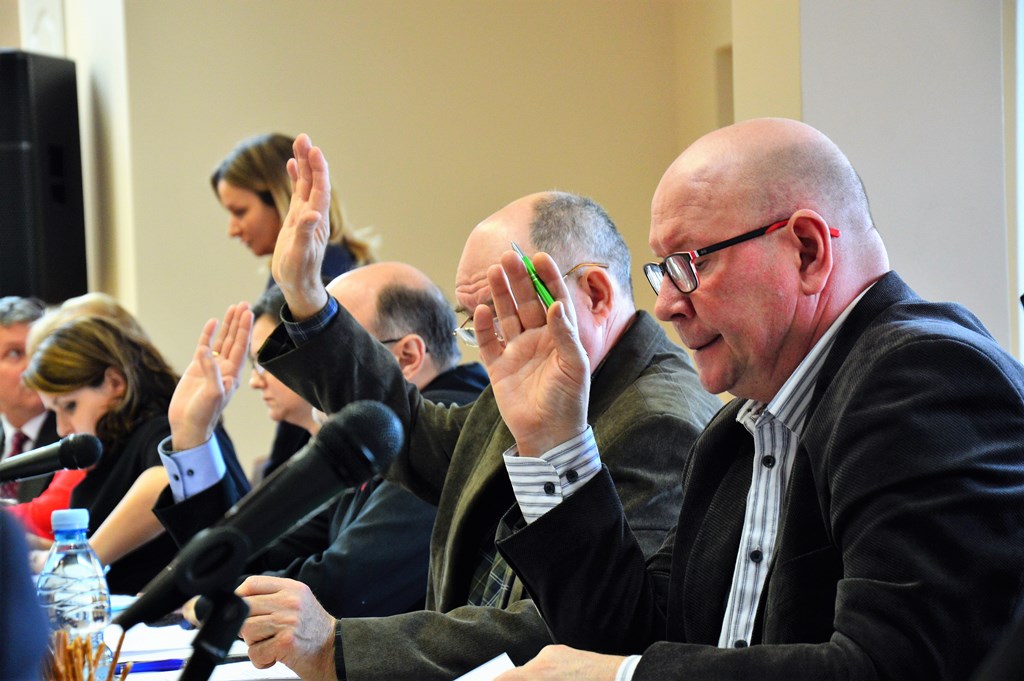 Dziś sesja rady miasta – radni będą głosowali nad projektem ws. trzech szkół - Zdjęcie główne