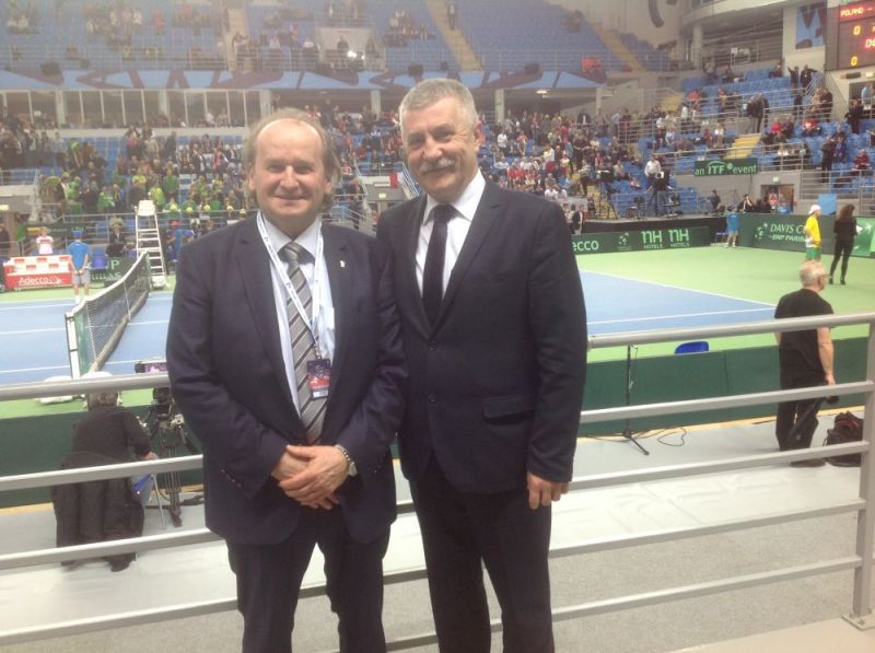 Burmistrz Łęczycy na meczu tenisowym Polska-Litwa - Zdjęcie główne