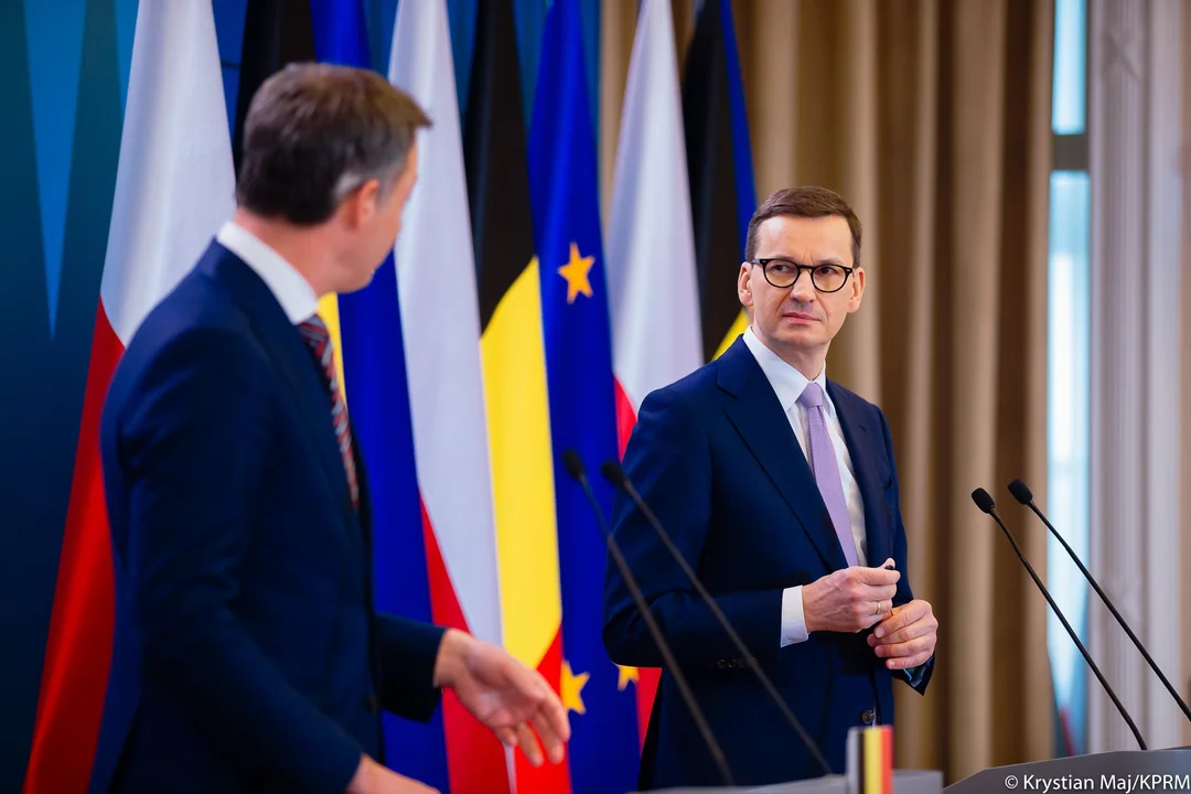 Premier Morawiecki o pomocy uchodźcom: „Najwyższy czas na wypłacenie należnych nam pieniędzy z Unii Europejskiej” - Zdjęcie główne