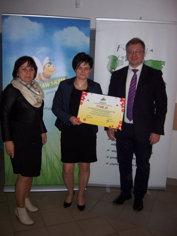 SOSW w Stemplewie odebrał nagrodę w konkursie grantowym "Z Kujawskim pomagamy pszczołom" - Zdjęcie główne