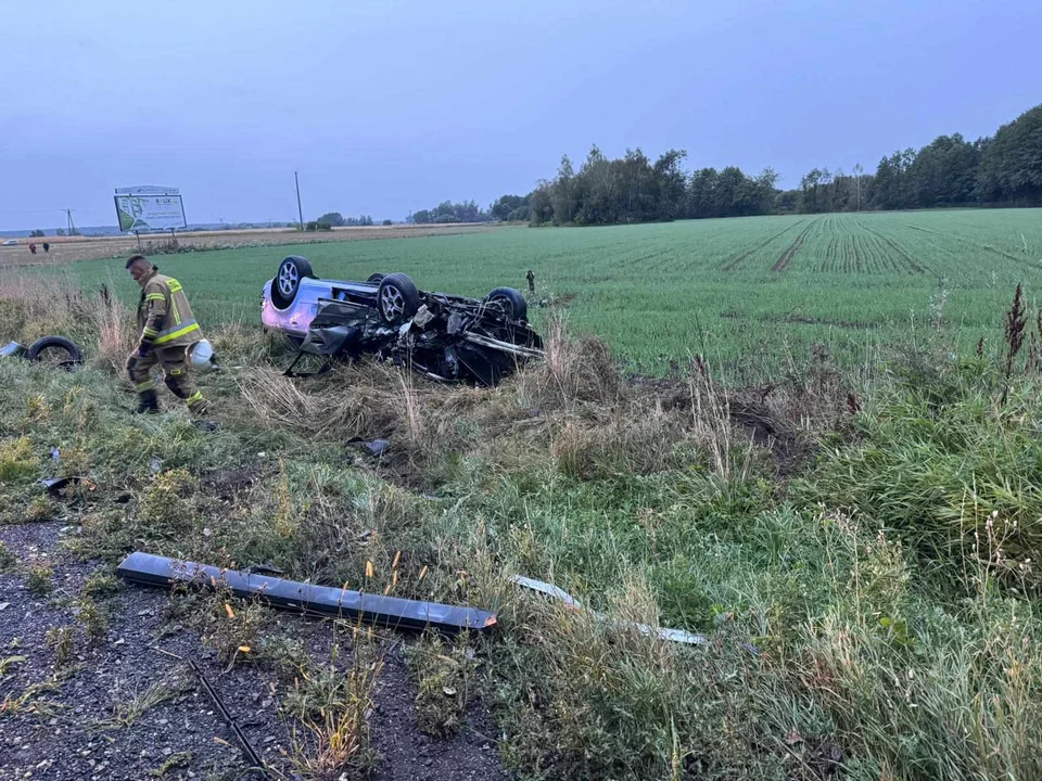 Poważny wypadek niedaleko Płocka! Są ranni, droga całkowicie zablokowana - Zdjęcie główne