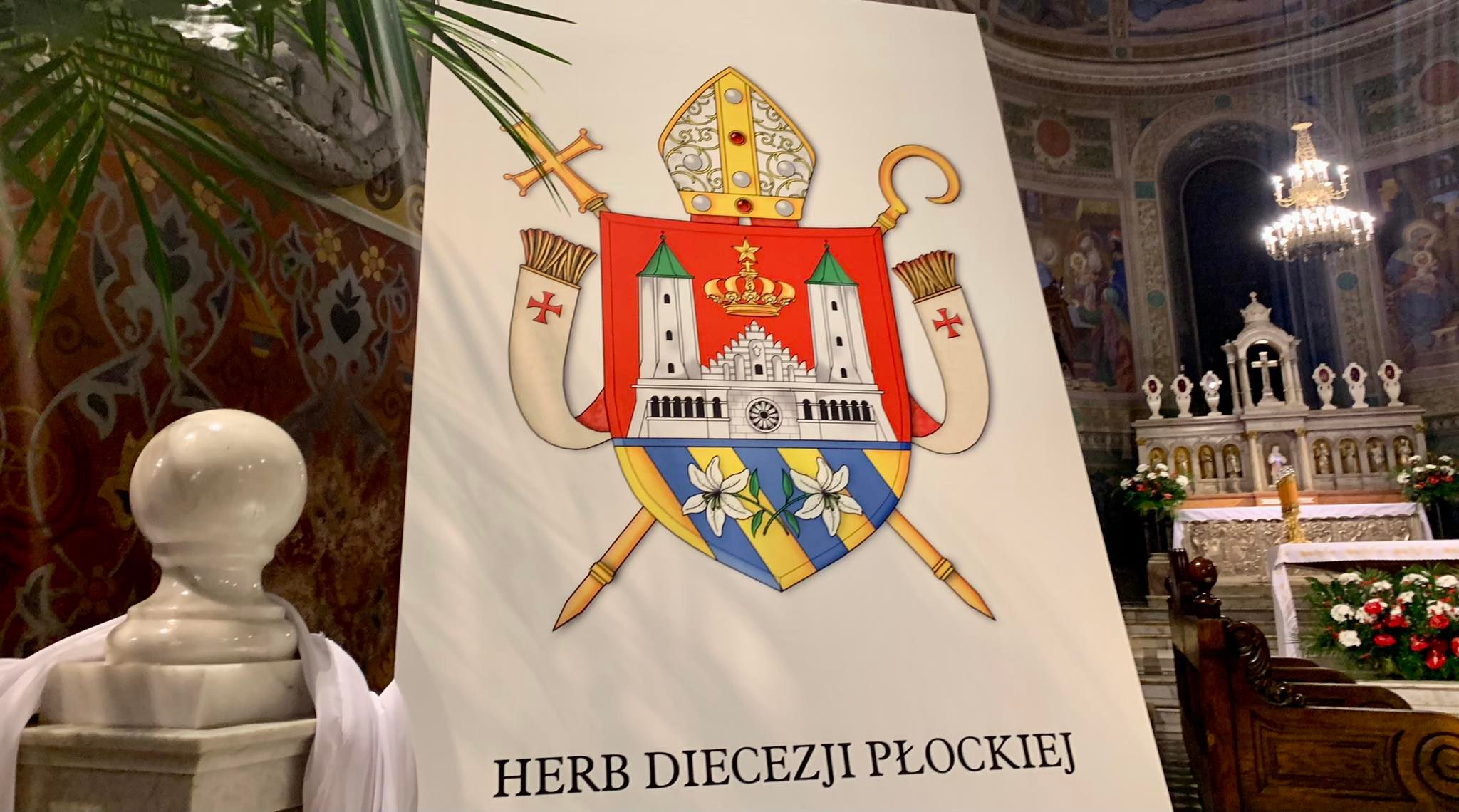 Diecezja płocka od teraz ma swój herb. "Podkreśla on godność Kościoła" - Zdjęcie główne