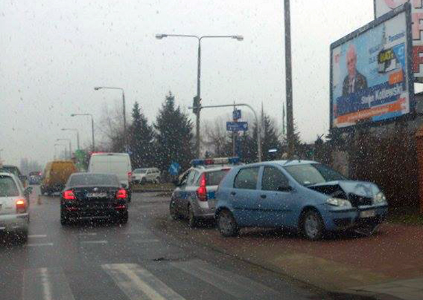 Wypadek w Płocku. Dwie osoby w szpitalu - Zdjęcie główne