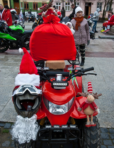 Moto Mikołaje opanowali płockie ulice. Rozwożą prezenty [FOTO] - Zdjęcie główne